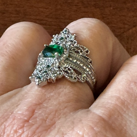 Crown Inlaid Emerald Green Gemstone, Lab created, Vintage Inspired Ring, Sz 7 - Picture 12 of 12